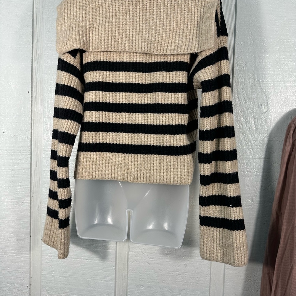 Sincerely Jules Black and Tan Striped Sweater Size Medium NWOT - Picture 10 of 10